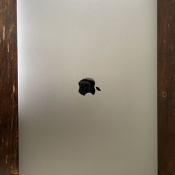 MacBook Pro 2018 15” w/ Touch Bar
