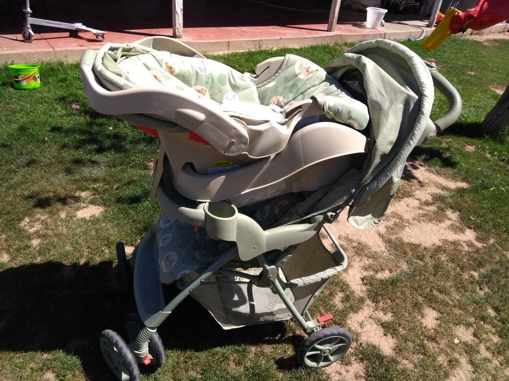 3 piezas, carreola, portabebé y base para carro, marca Graco.