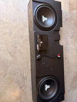 JL Audio 2 12s with Amp and Base Knob