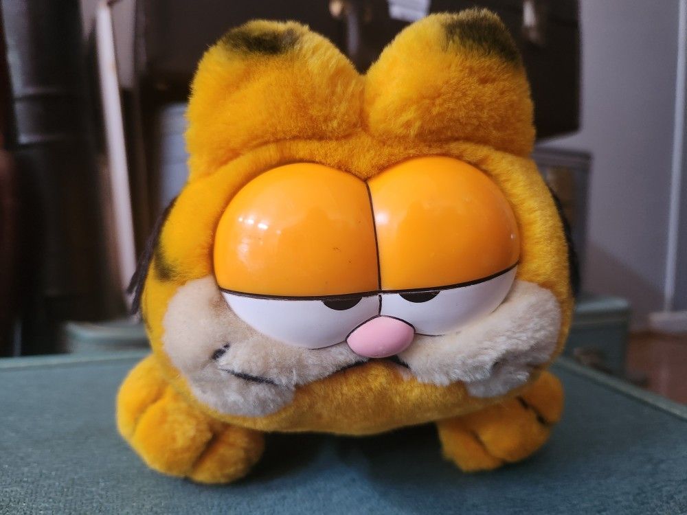 Vintage Garfield stuffed animal. 1981 United Feature Syndicate Inc. Fun Farm by Dakin