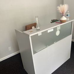 Reception desk