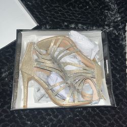 Gold glamorous high heels, ideal for a night out , Size 7.5, Champagne color 