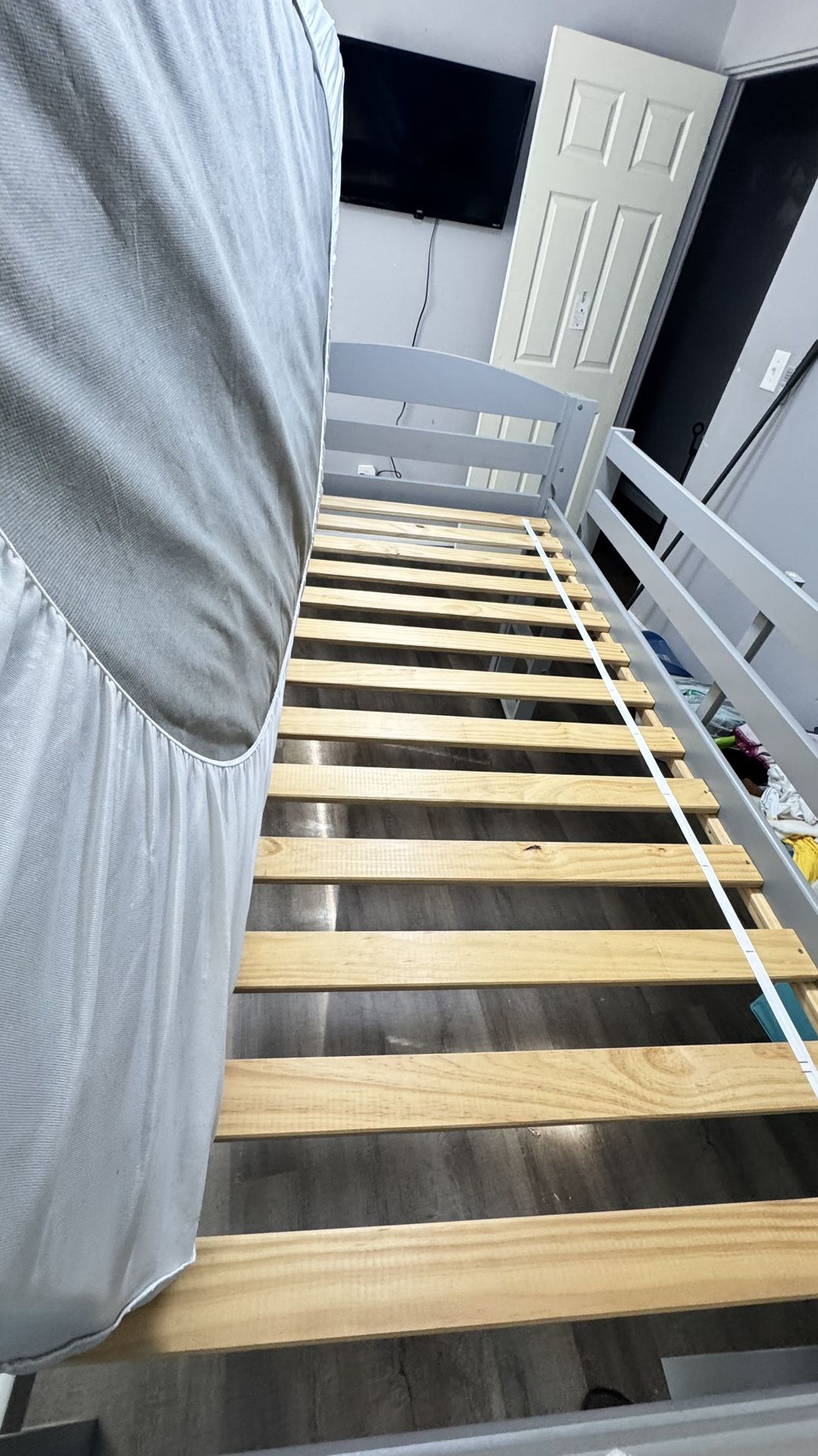 Twin Loft Bed, Solid Wood Low Loft Bed w/Guard Rail and Ladder, Boys & Girls Twin Bed for Kids Room,