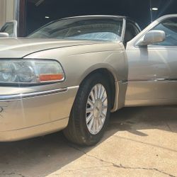 2005 Lincoln Town Car