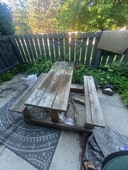 Picnic table