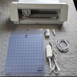 Silhouette Cameo 4 Electronic Cutter In Great Condition, Comes With Normal Blade And Engraving Blade And 3 Cutting Mats