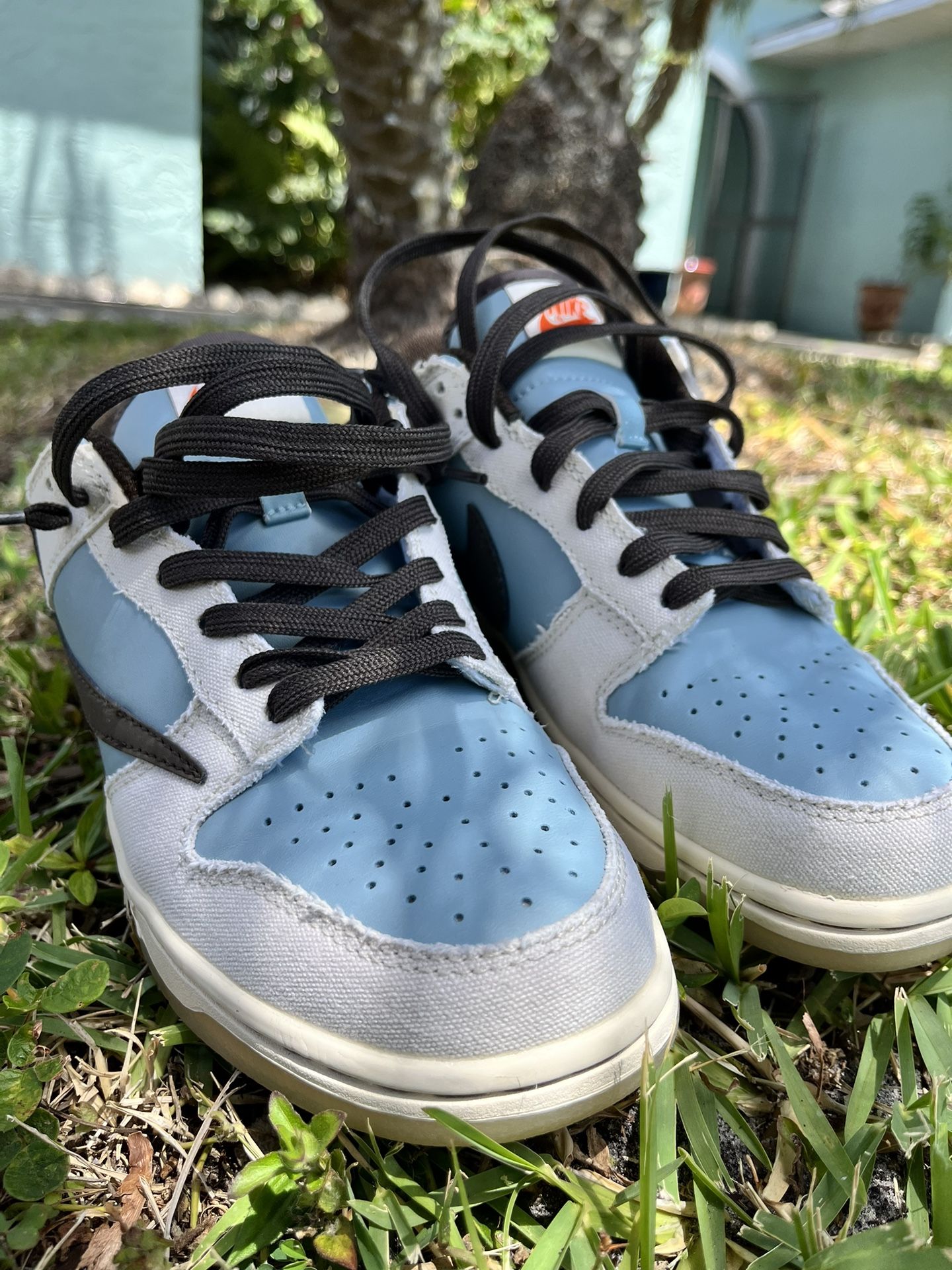 Travis Scott X PlayStation Dunks