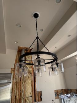 Wagon wheel chandelier light