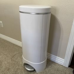 Munchkin Step Diaper Pale