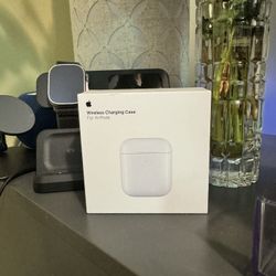 Apple AirPods Charging Case-New