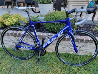 Fuji Altamira 2.3 bike