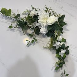 Ling’s Moments Floral Decor