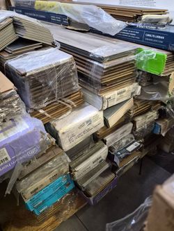 Closeout 🔥 $5
Box Piso Laminado