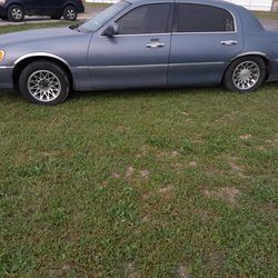 2000 Lincoln Town Car $5000 OBO