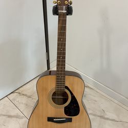 Yamaha F335 Acoustic Guitar 6 String Right Hand 20 Frets Spruce Natural Wood