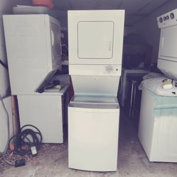 like new Whirlpool full size stackable washer dryer works perfect with warrant