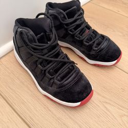 Kids Youth  Jordans 11 Retro - Size 1Y