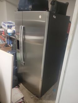 GE SIDE BY SIDE REFRIGERATOR