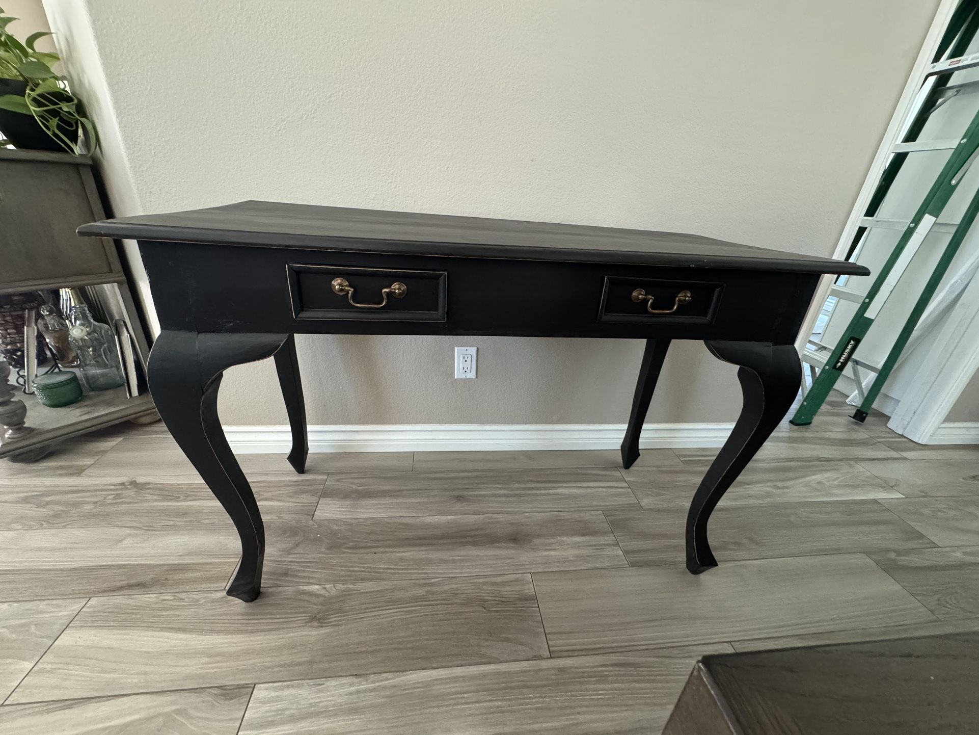 Entry Table/Desk