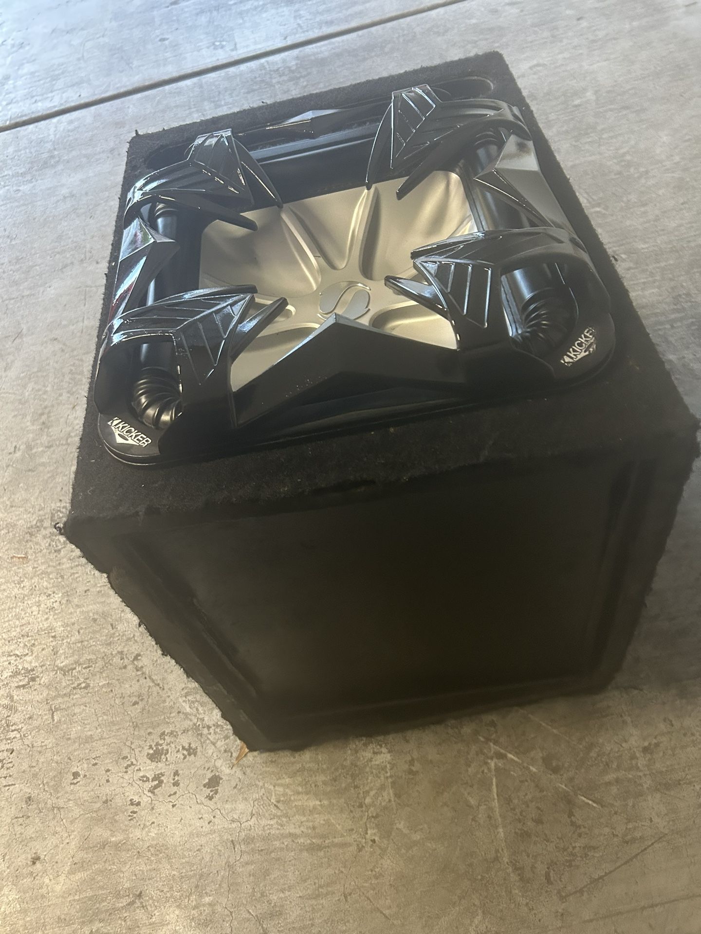 12” KICKER L5 w/PORTED BOX for Sale in Las Vegas, NV OfferUp