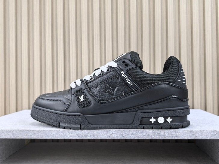 Louis Vuitton Men’s Sneaker With Box New