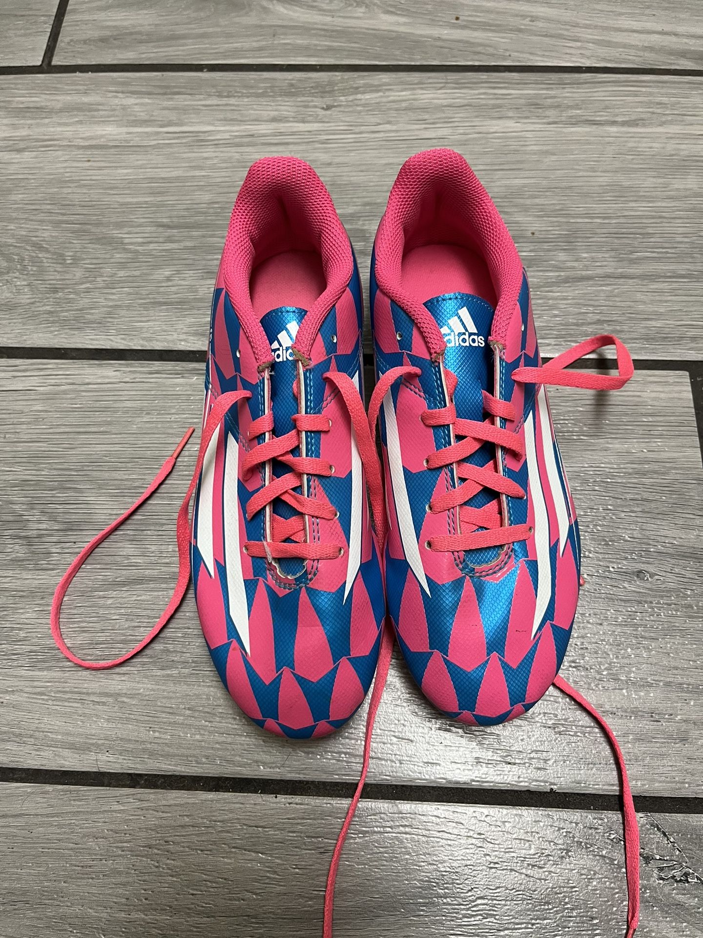 Adidas Soccer Shoes Size 4