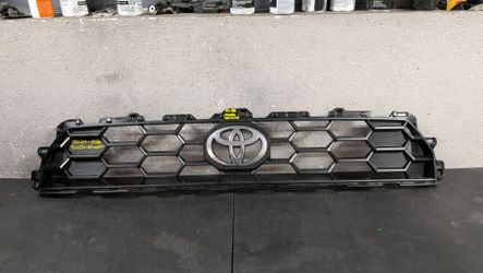 2024-2025 TOYOTA 4RUNNER GRILL OEM USED #10682