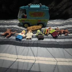 LEGO 100% COMPLETE Mystery Machine 75902 + All Minifigures & Mint Gold Sarcophagus