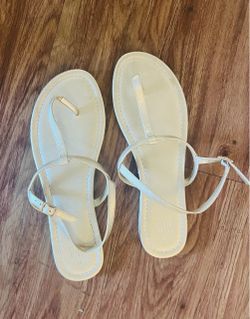 Gap size 10 Gold sandals