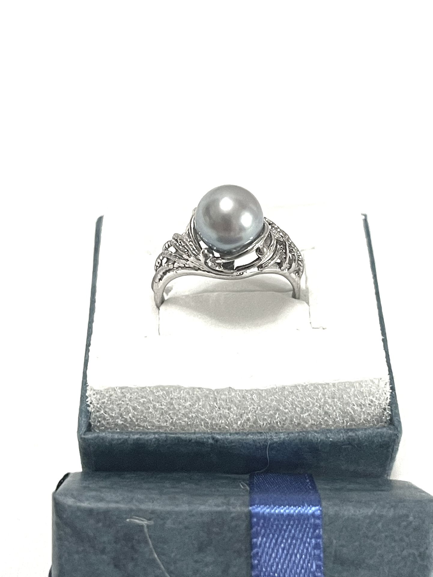 Vintage Like New Sterling Silver Ring With Pearl. Size 5.5 