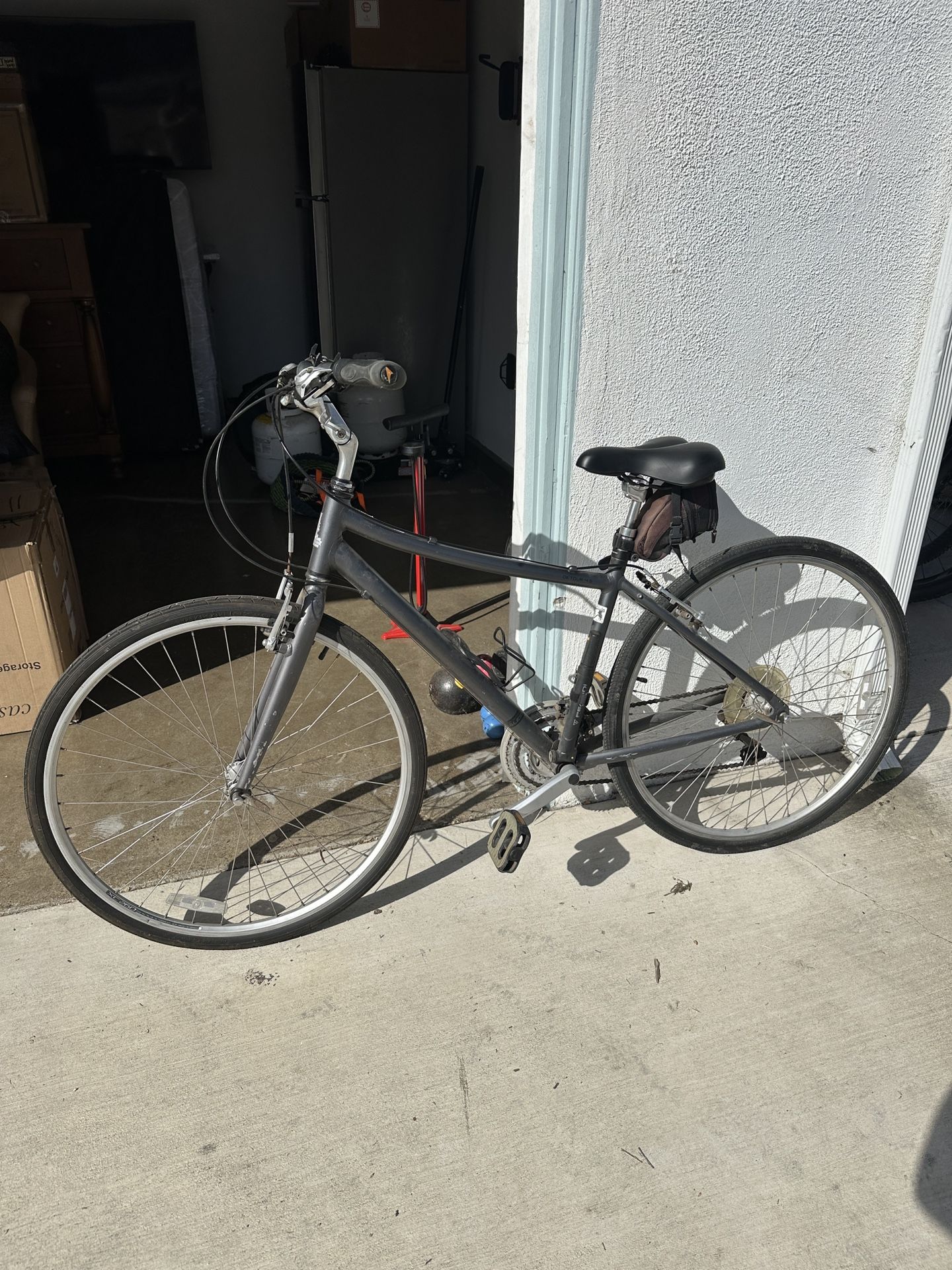 REÍ Hybrid Bike