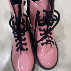 Pink boots 🥾 