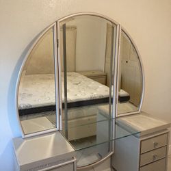 2 King Size Bedroom Sets 