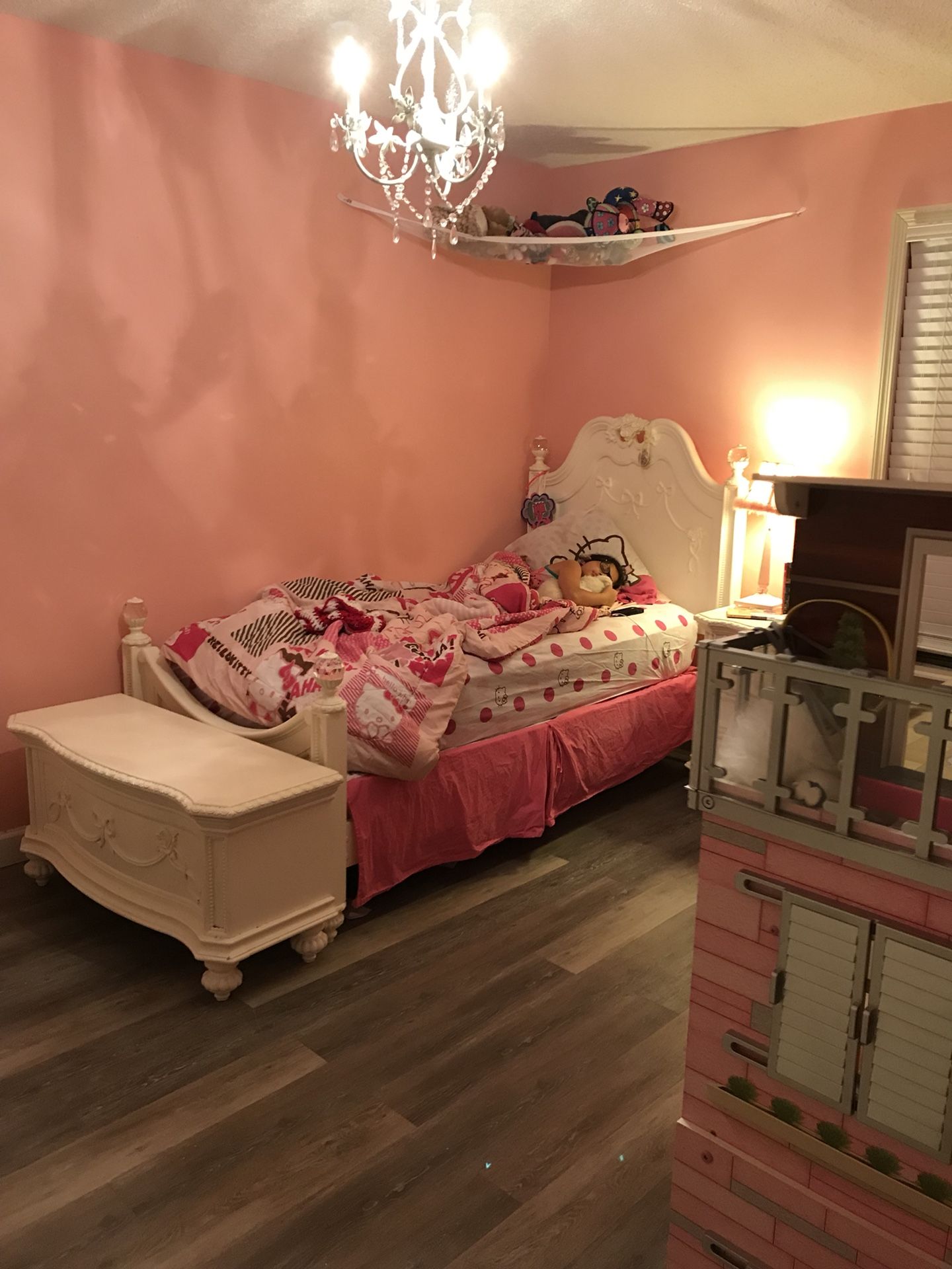 Rooms to Go, Disney Princess furniture - Furniture - Orlando