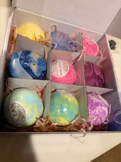 OFUN Bath Bomb Gift Set with 3 Scented Candles – NEW/UNUSED – $10
