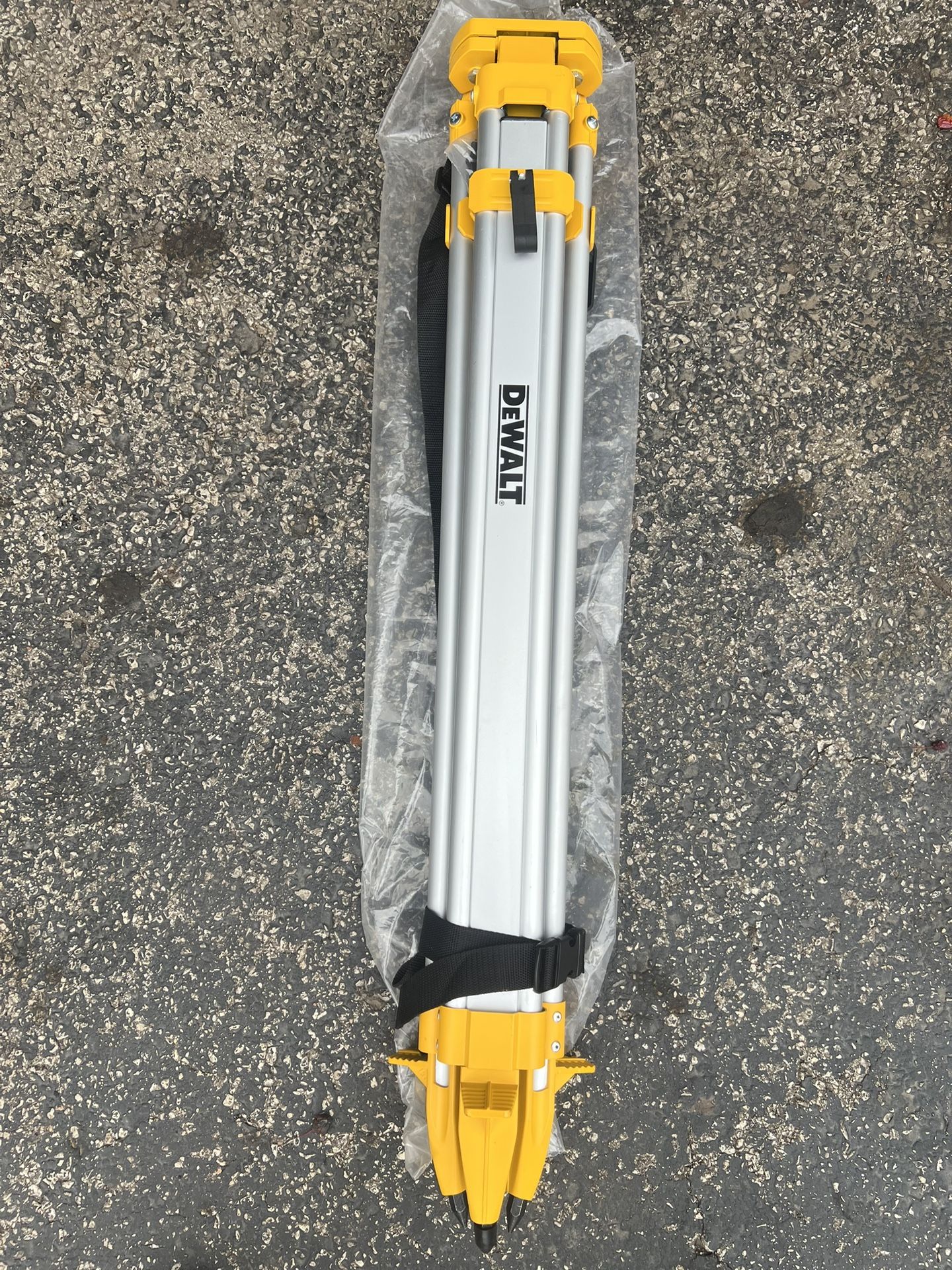 DeWalt DW0737 Construction Tripod For Rotary Laser