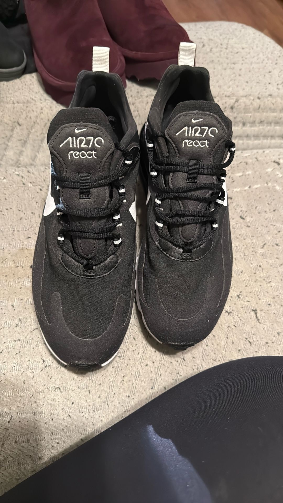 Women’s Black And White Size 8 1/2 Nike Air Max