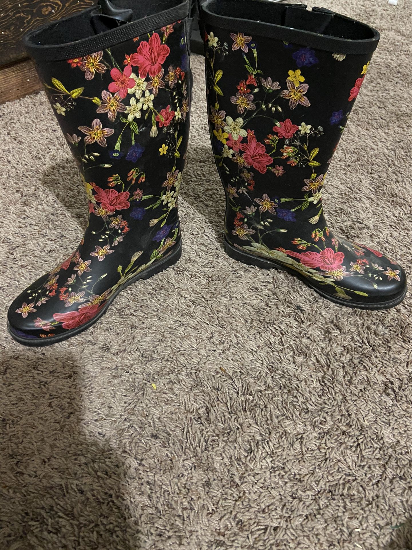 Rain Boots Size 7