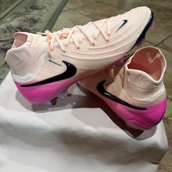 Nike Phantom Luna II Elite FG Soccer Cleats (Size: 9)