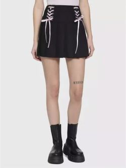 🖤🎀 Hot Topic Pleated Mini Skirt – Size Large Black with Pink Lace