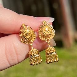 Solid 22.5k Gold Earrings - 5 Grams New & Nice