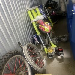 2009 Yz 250 FULL PART OUT ‘ Gas Tank Rims Forks Cylinders Piston And More!!!! 