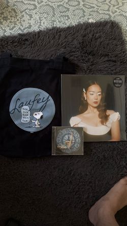Laufey Merch- Tote, CD, Vinyl