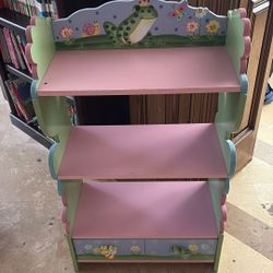 Girls bookshelf
