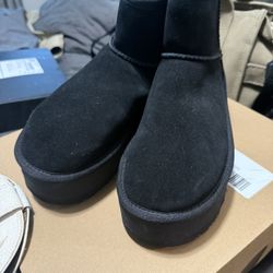 Uggs Platform 8 NEW 