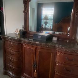  Dresser/ Vanity 