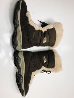 North face woman’s boots size 9 FAUX FUR LACE UP