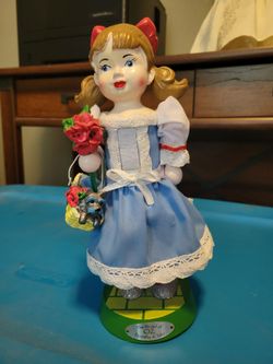 Wizard of Oz Dorothy & Toto Nutcracker Figure