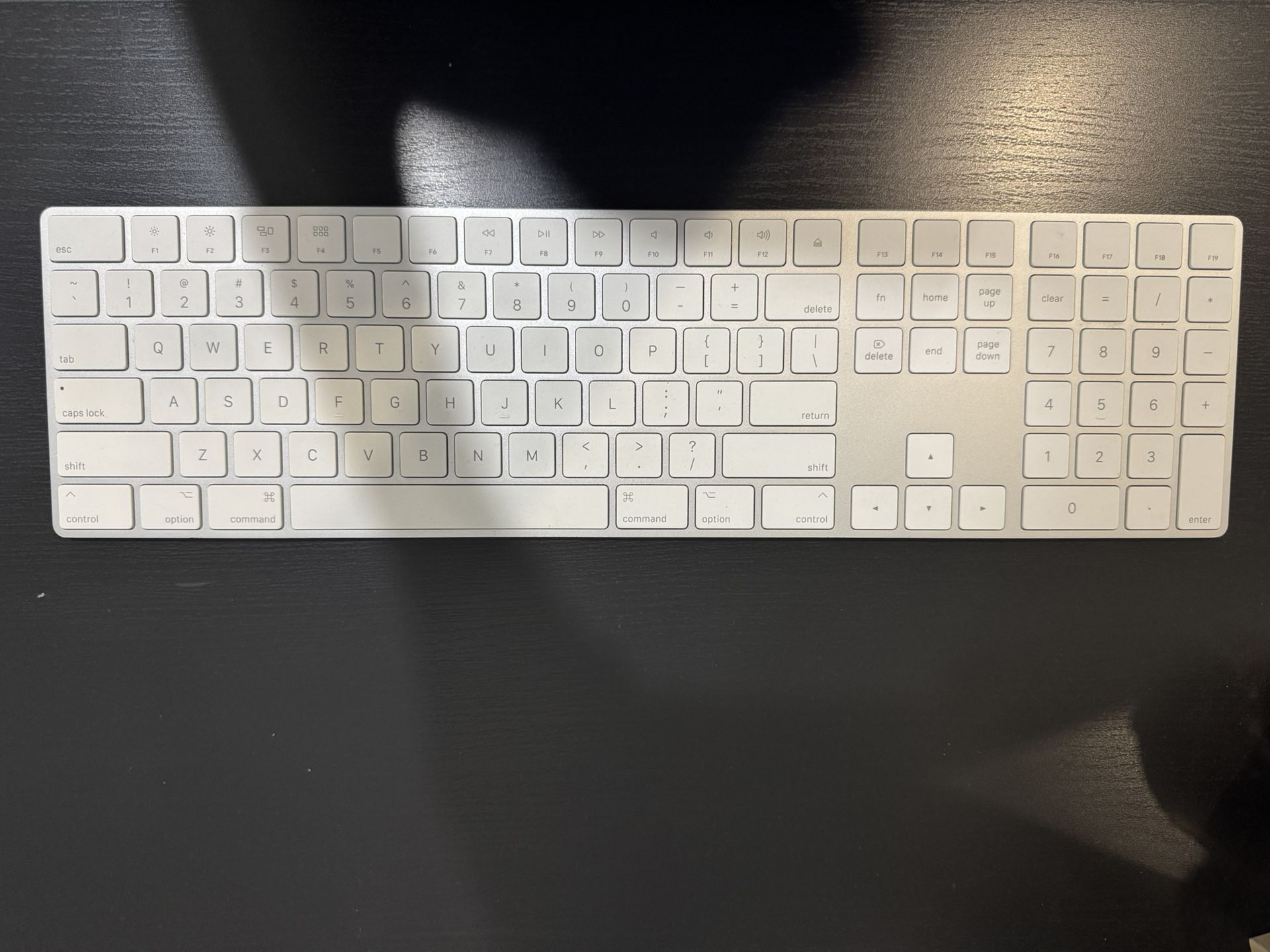 Apple Magic Keyboard with Numeric Keypad: Wireless Bluetooth Rechargeable. Works with Mac iPad or iPhone; US English White