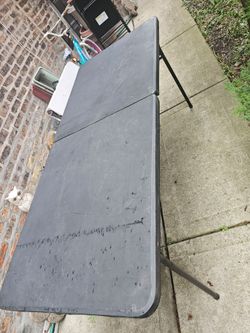 1 FOLDING TABLE AND 2 CHAIRS